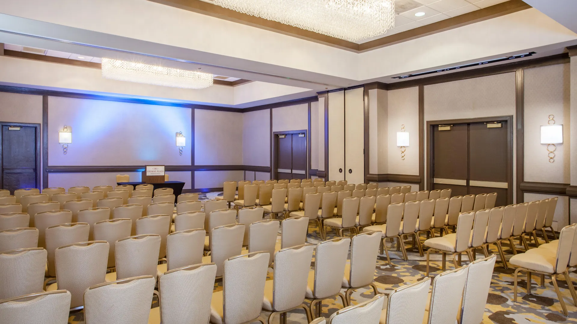 Radisson Hotel Memphis - University 3*,