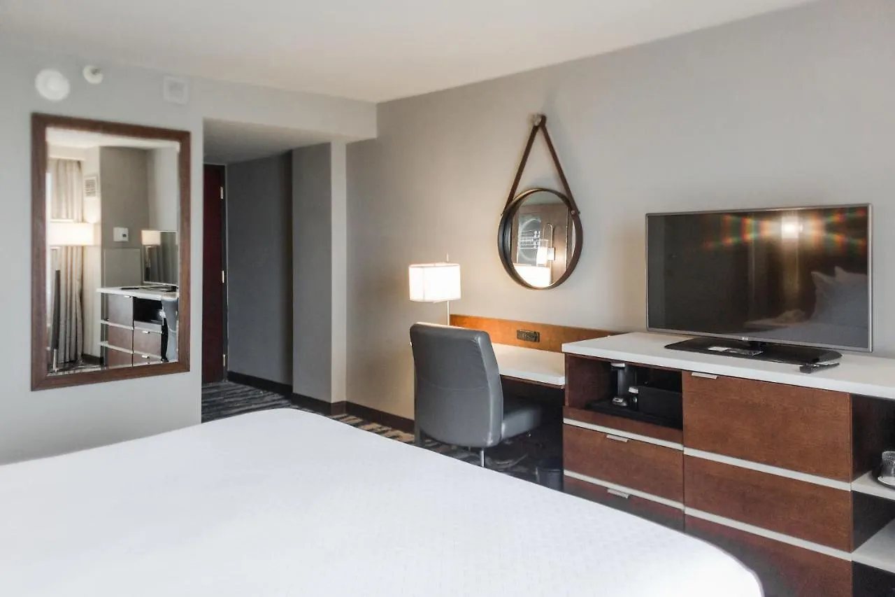 Radisson Hotel Memphis - University 3*,