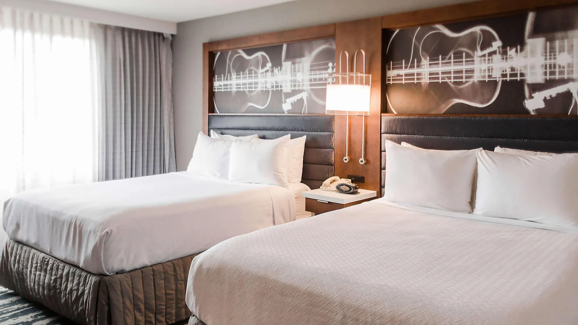 Radisson Hotel Memphis - University 3*,