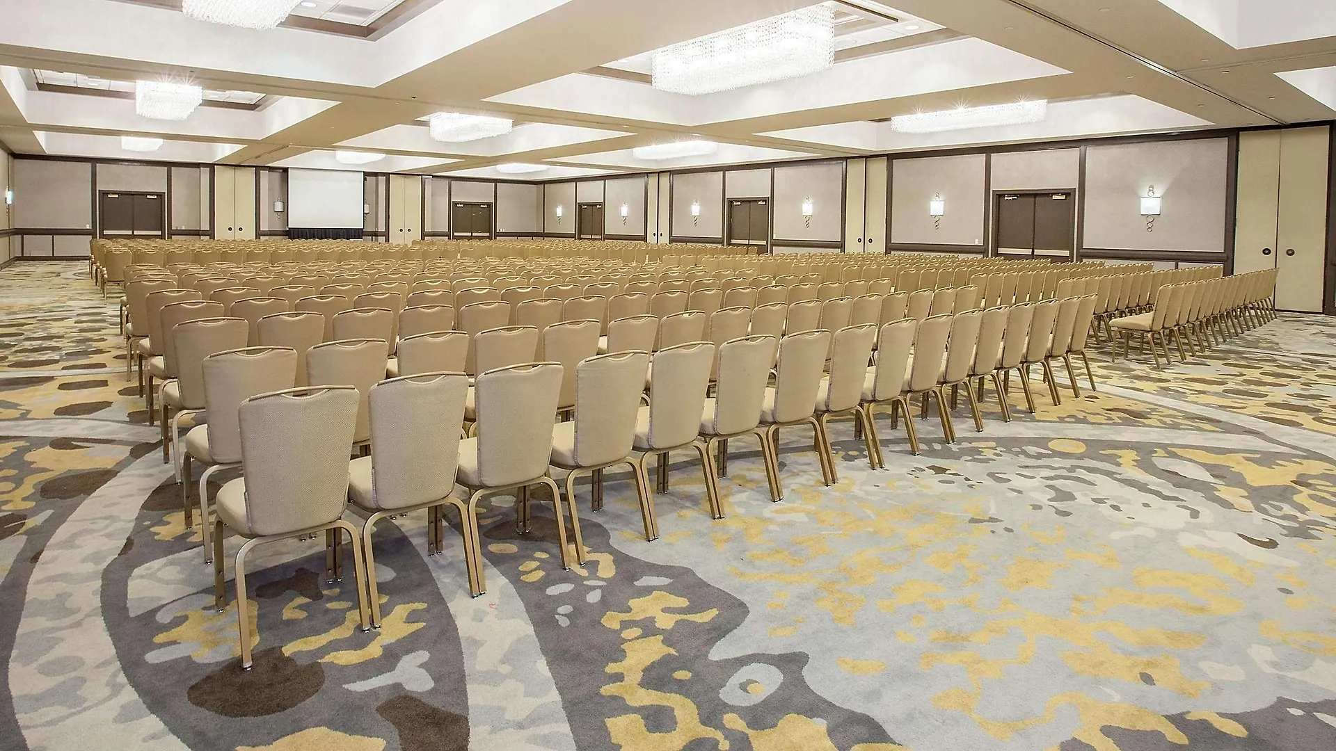 Radisson Hotel Memphis - University 3*,