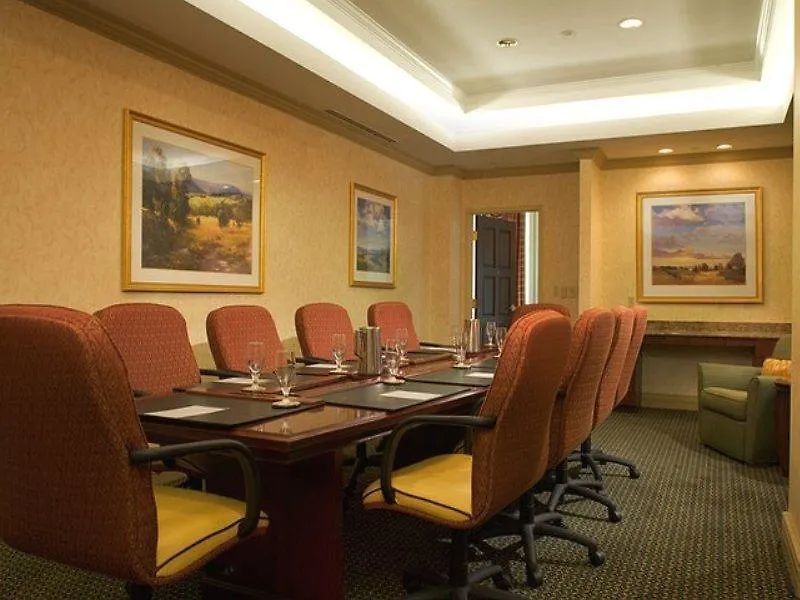 Radisson Hotel Memphis - University 3*,